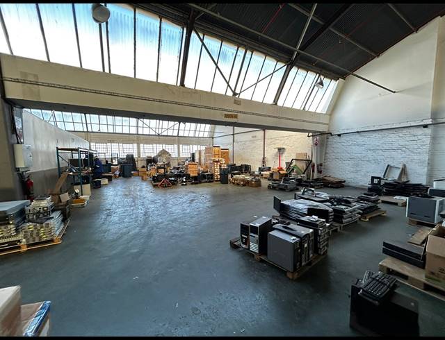 1,985M² WAREHOUSE TO LET IN KEW